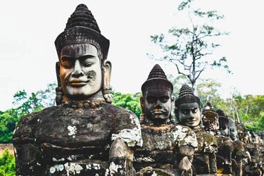 Des statues de la cité d'Angkor Thom