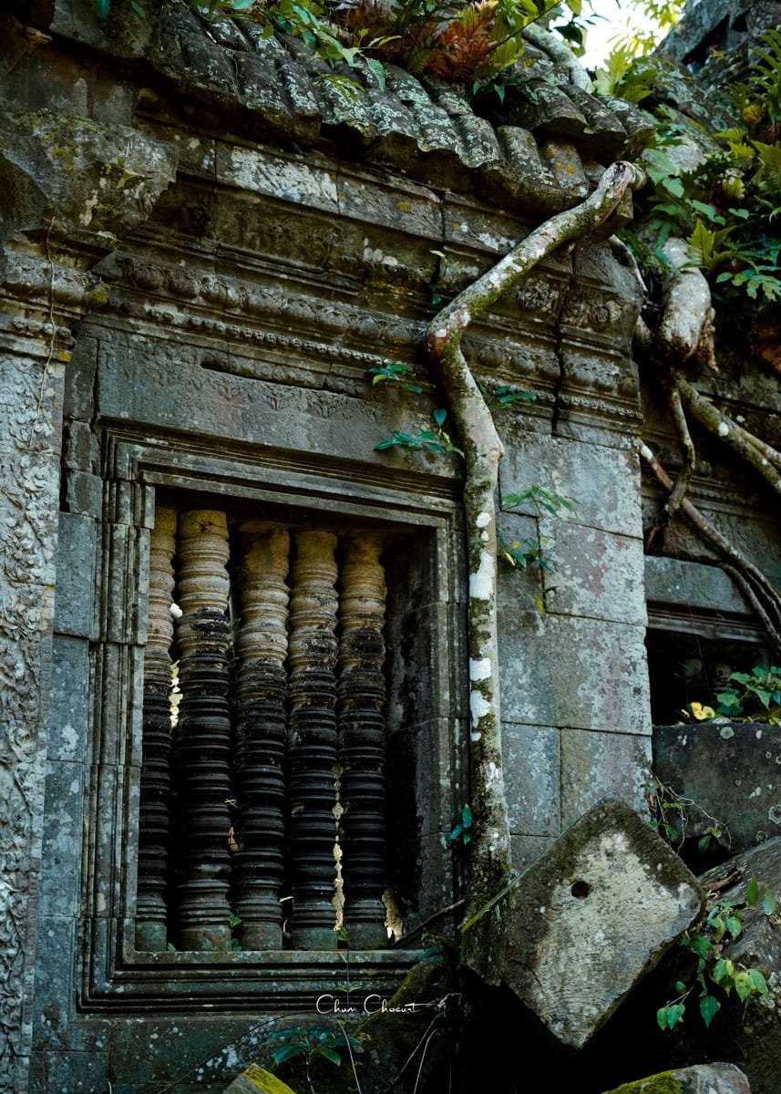 Enciennes ruines de Banteay Ampil dans la nature.