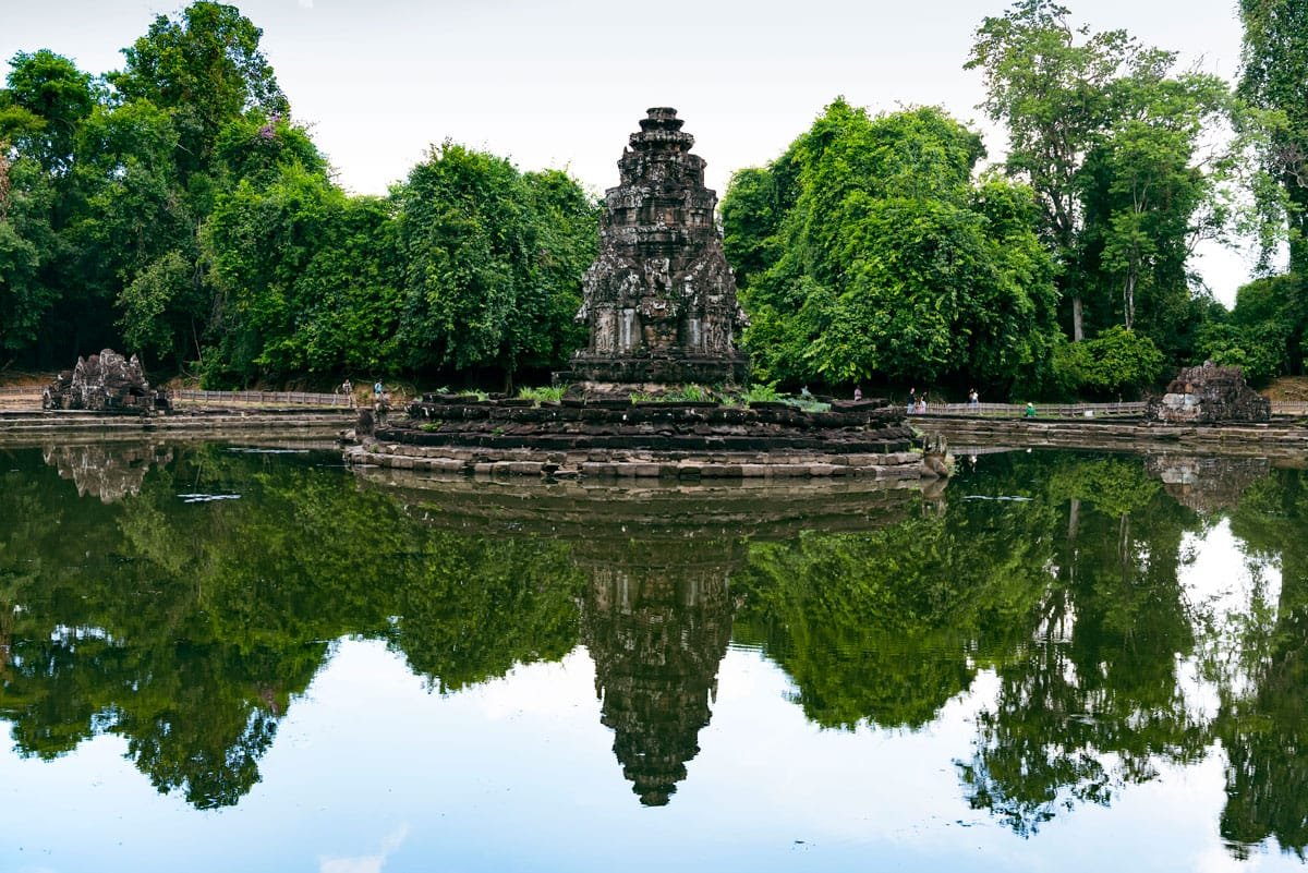 Temple de Neak Pean contruit dans le bassin sacré